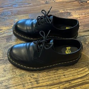 Dr.  martens mens size 9 warn a couple times like new!